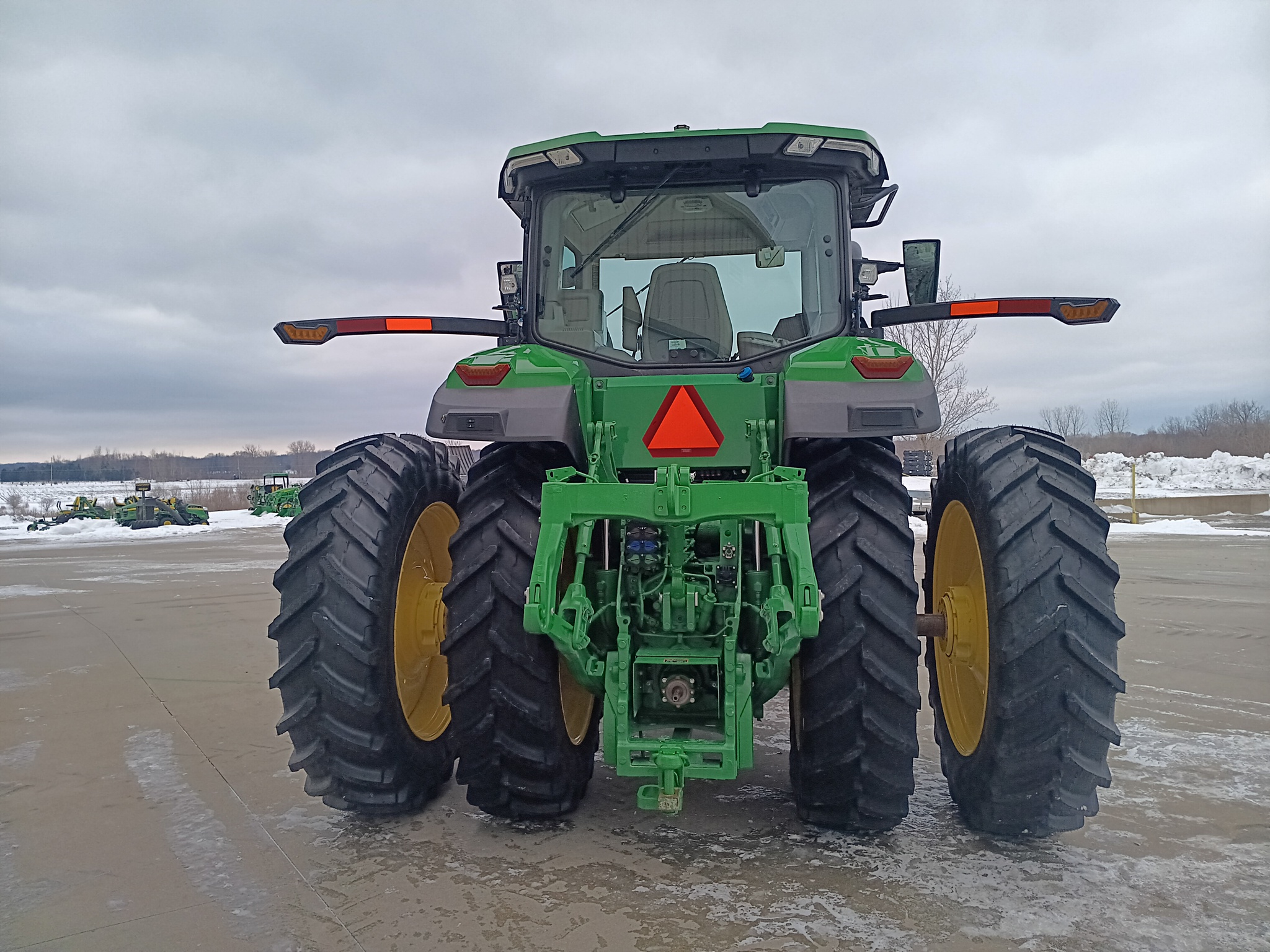 2025 John Deere 8R 250 Image 4