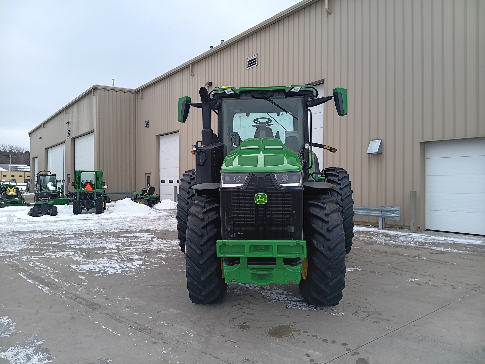 2025 John Deere 8R 250 Image 8