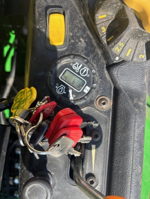 2023 John Deere Z930M Image 7