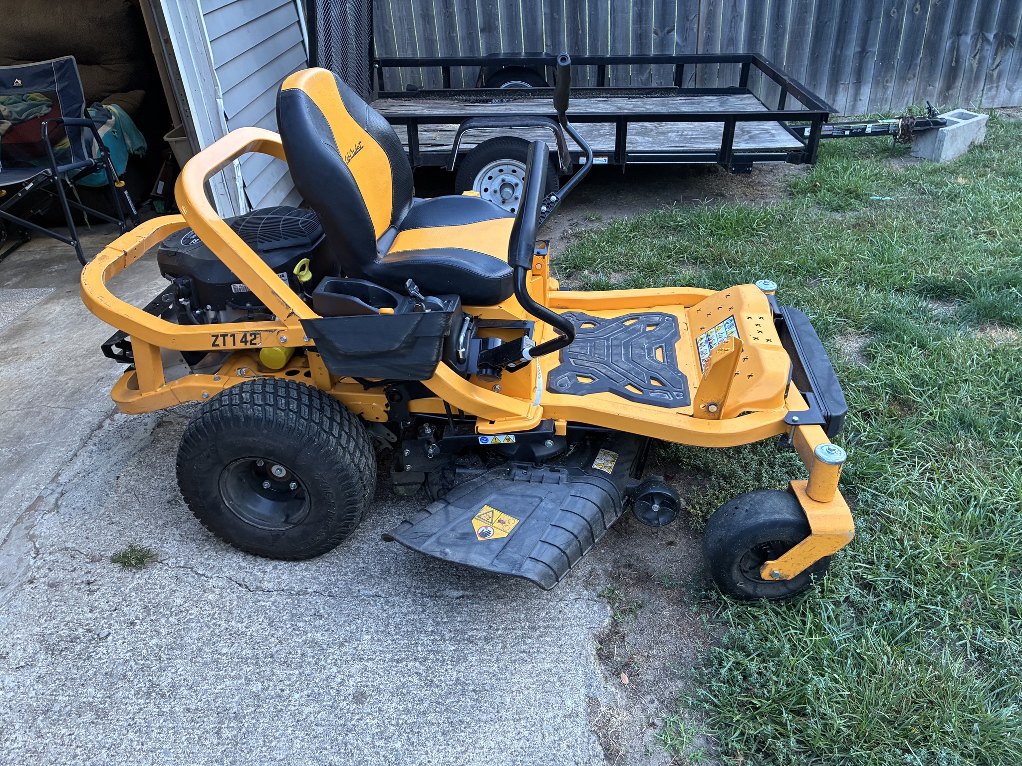 2022 Cub Cadet ZT1 42 Image 2