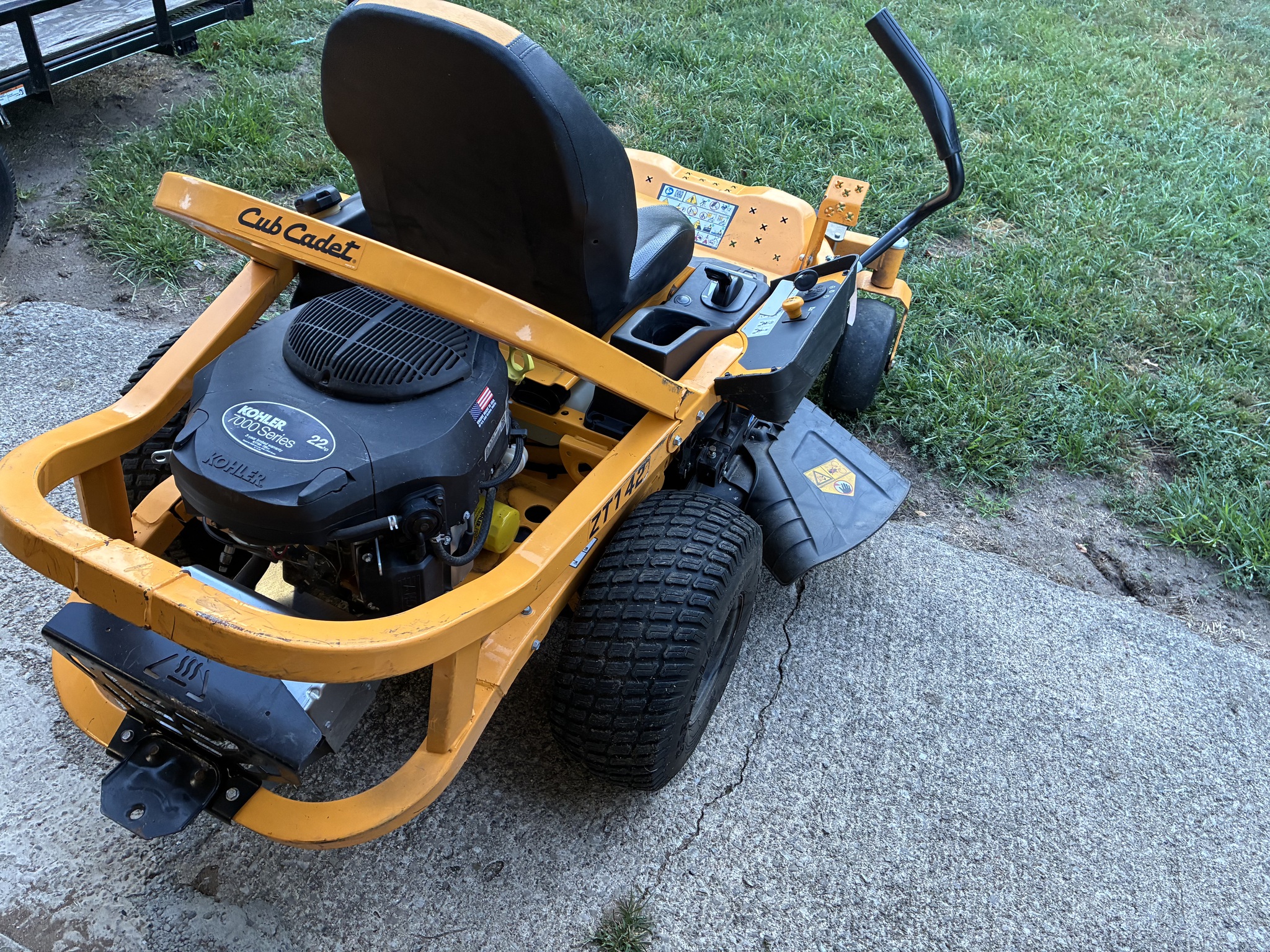 2022 Cub Cadet ZT1 42 Image 3