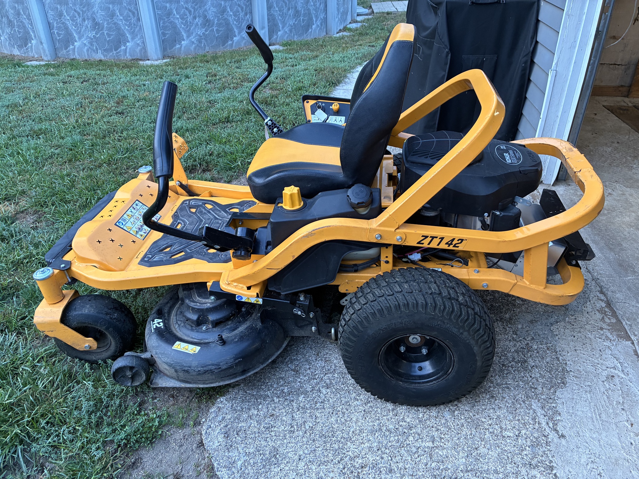 2022 Cub Cadet ZT1 42 Image 6