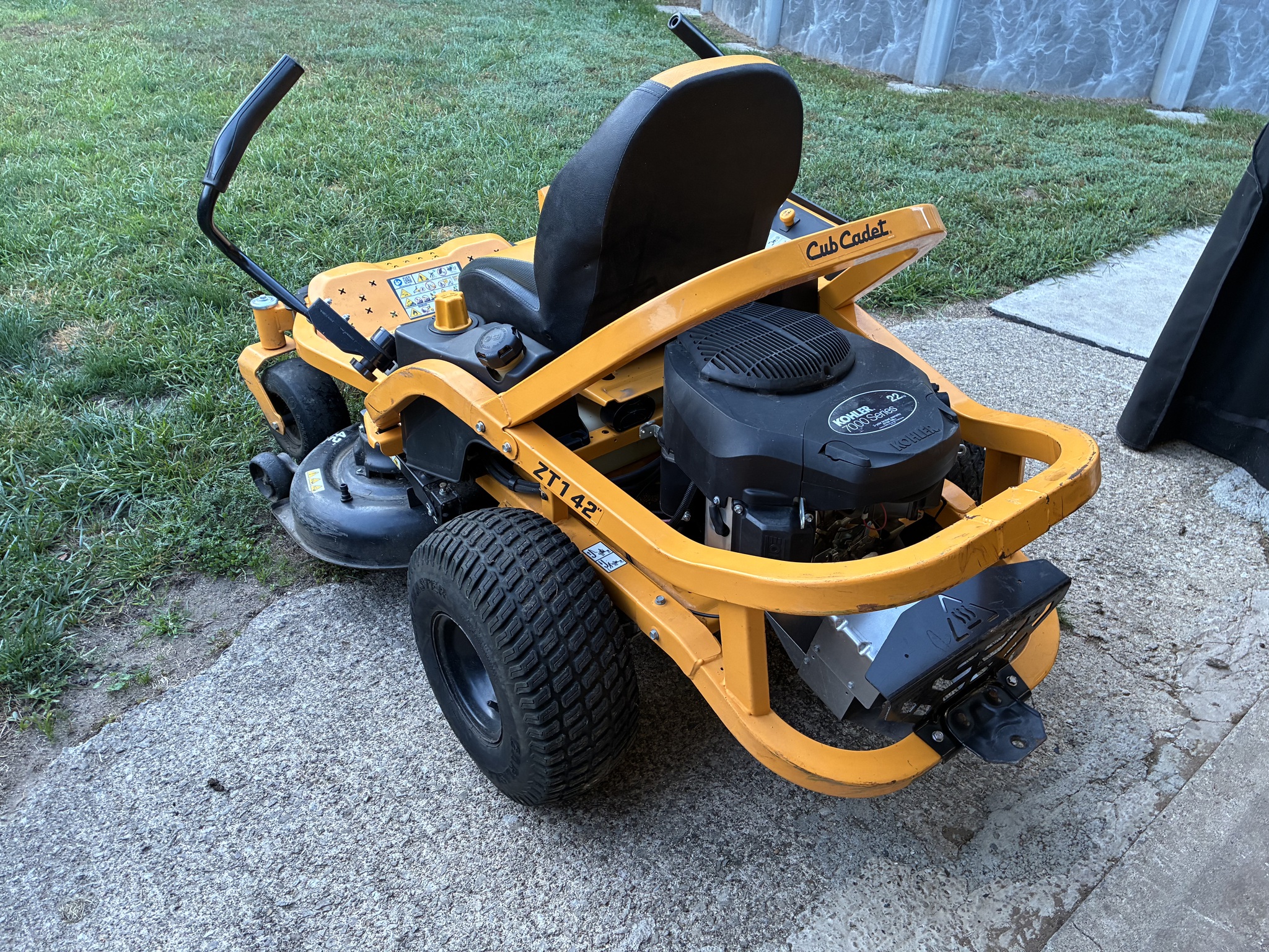 2022 Cub Cadet ZT1 42 Image 5