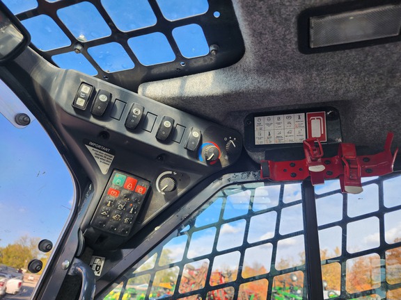 2023 John-Deere 325G