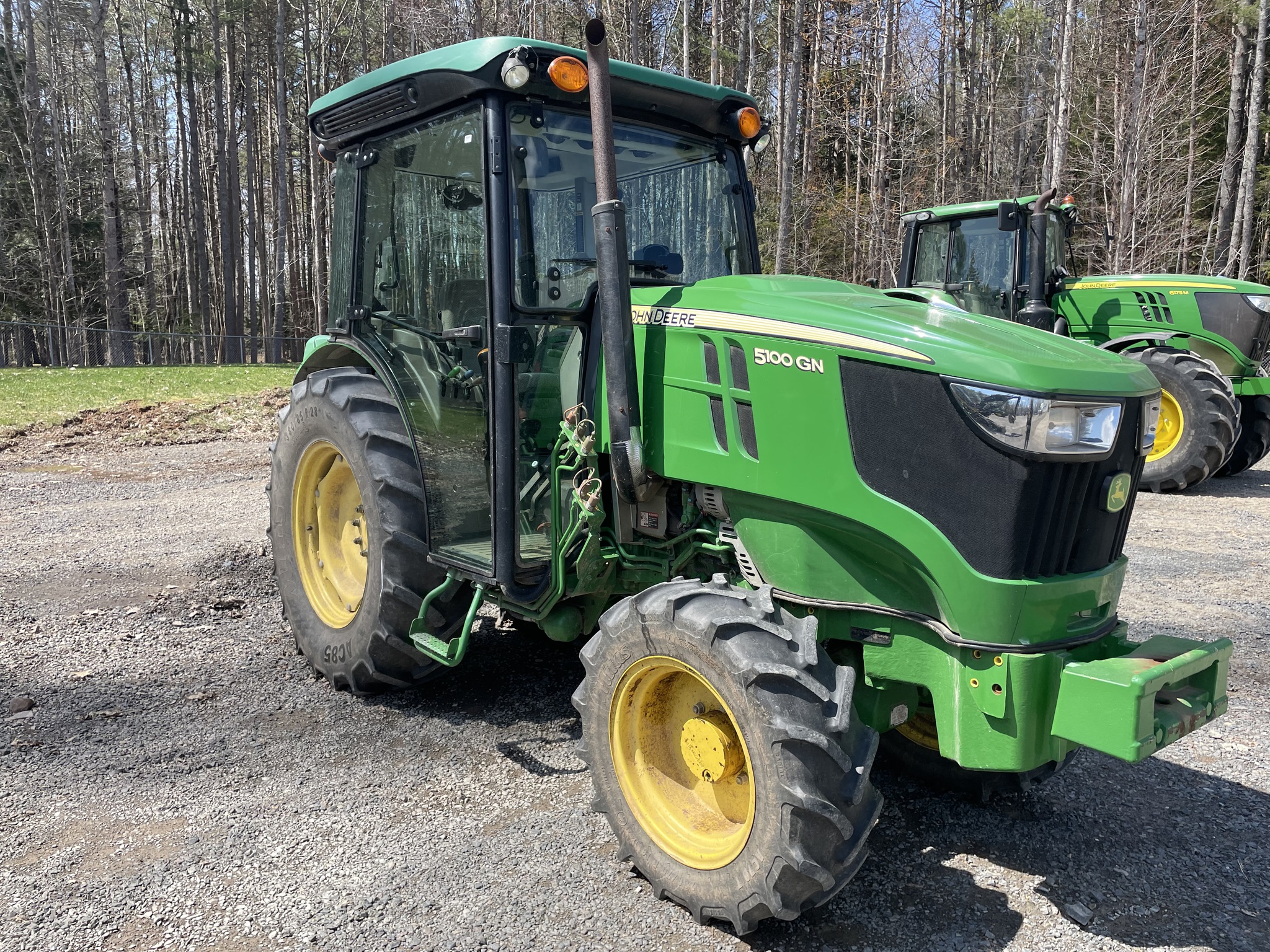 2017 John Deere 5100GN Image 11
