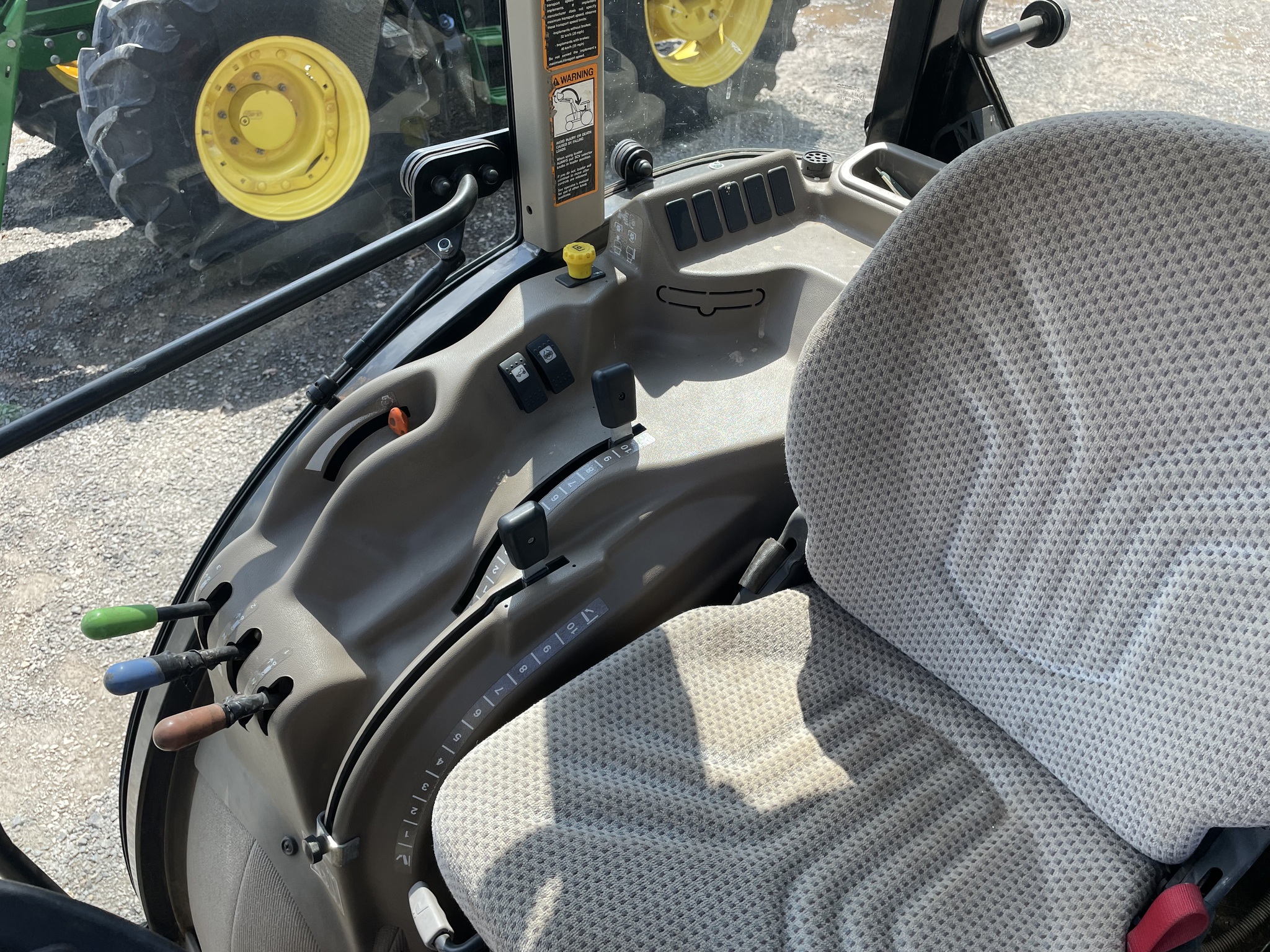2017 John Deere 5100GN Image 12