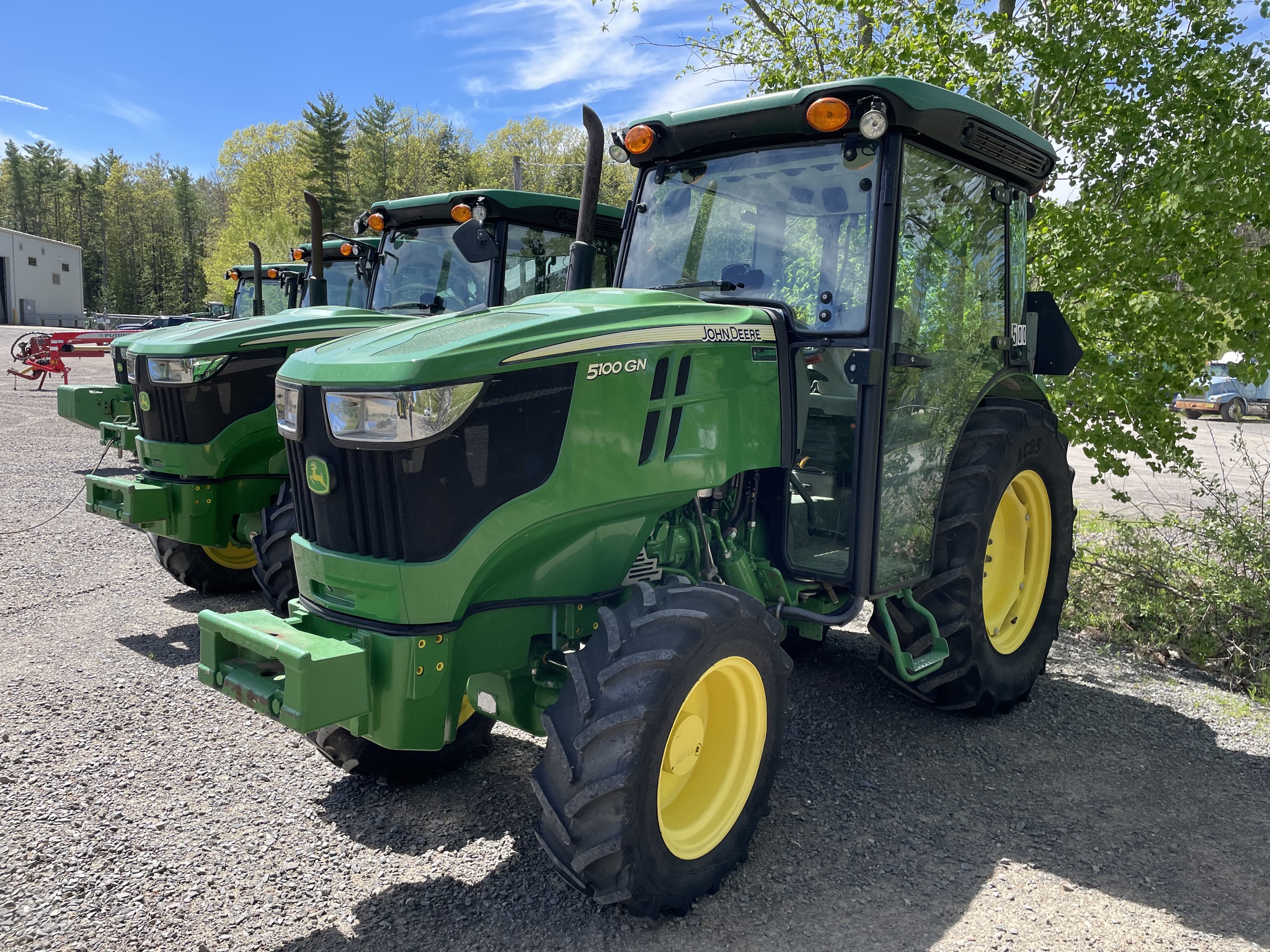 2017 John Deere 5100GN Image 1