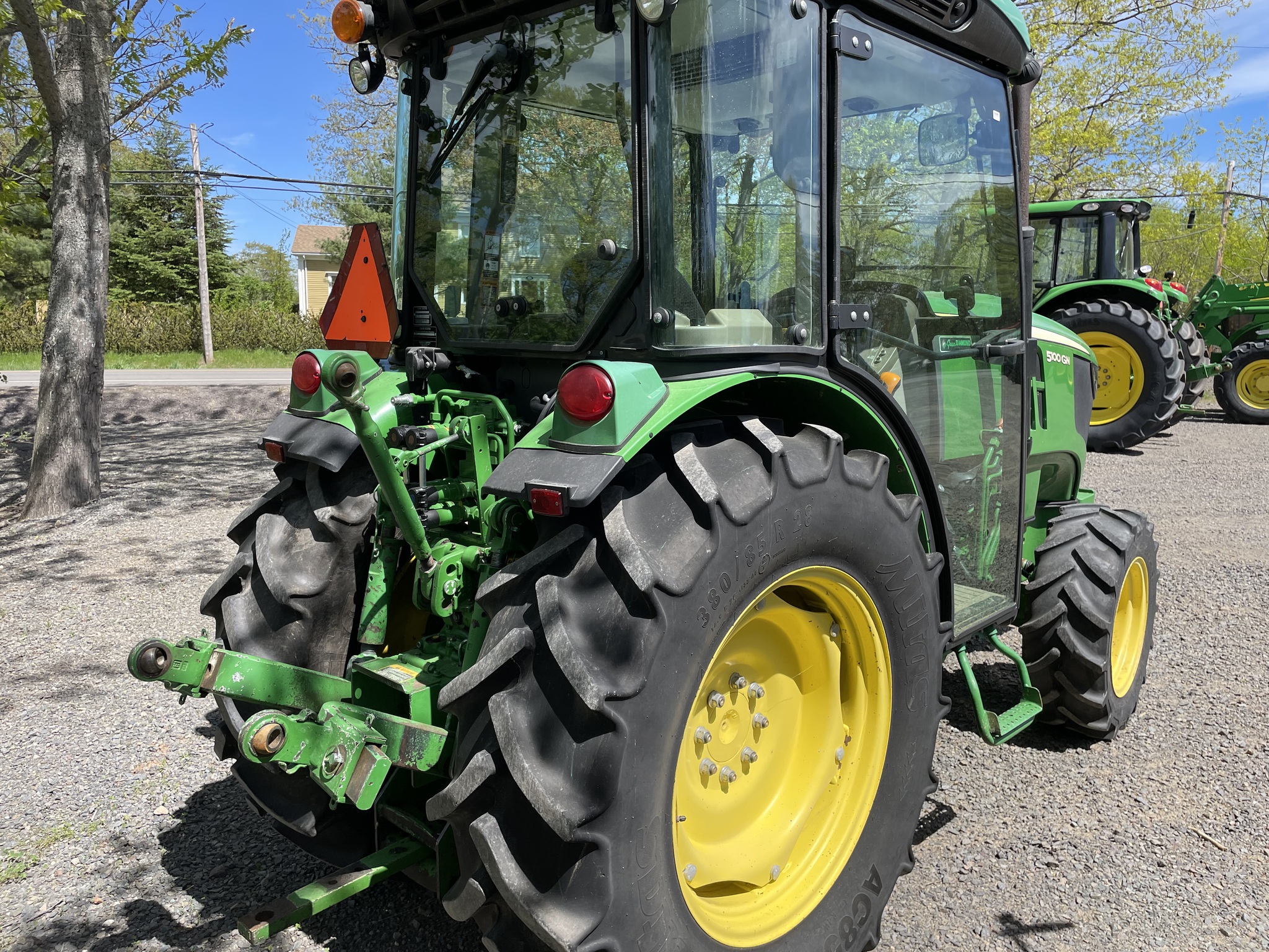 2017 John Deere 5100GN Image 4