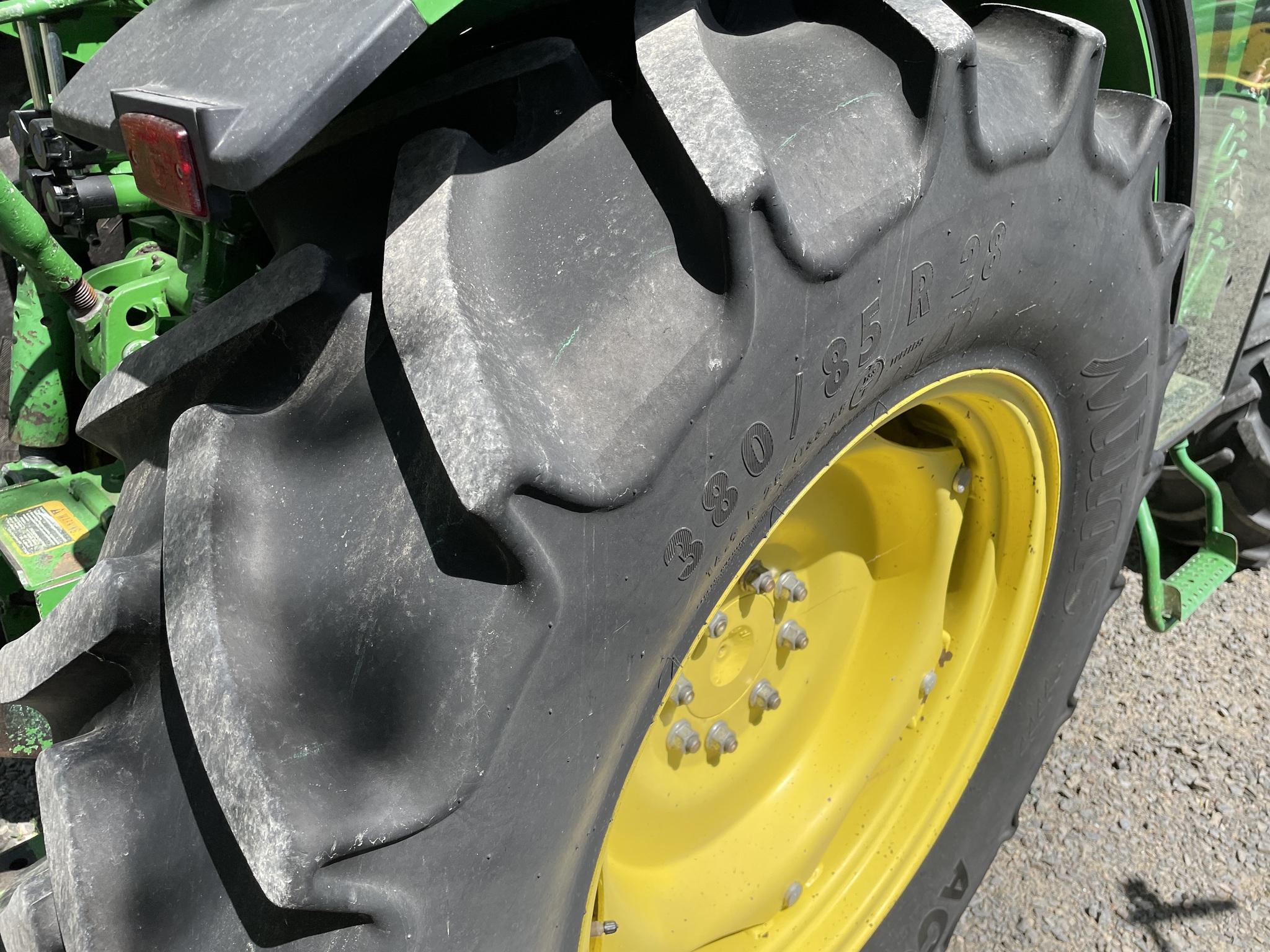 2017 John Deere 5100GN Image 18