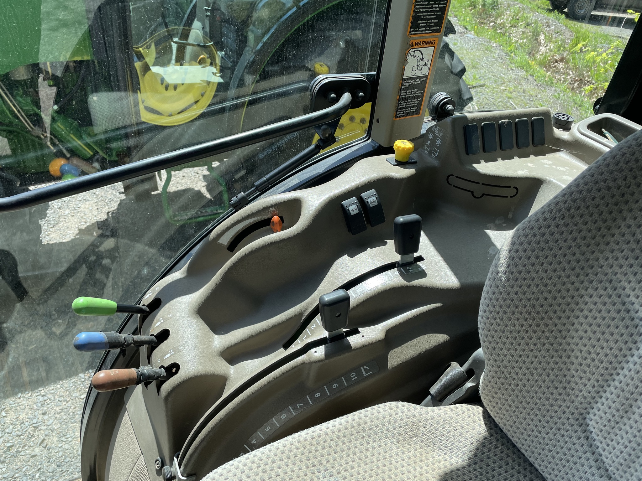2017 John Deere 5100GN Image 21