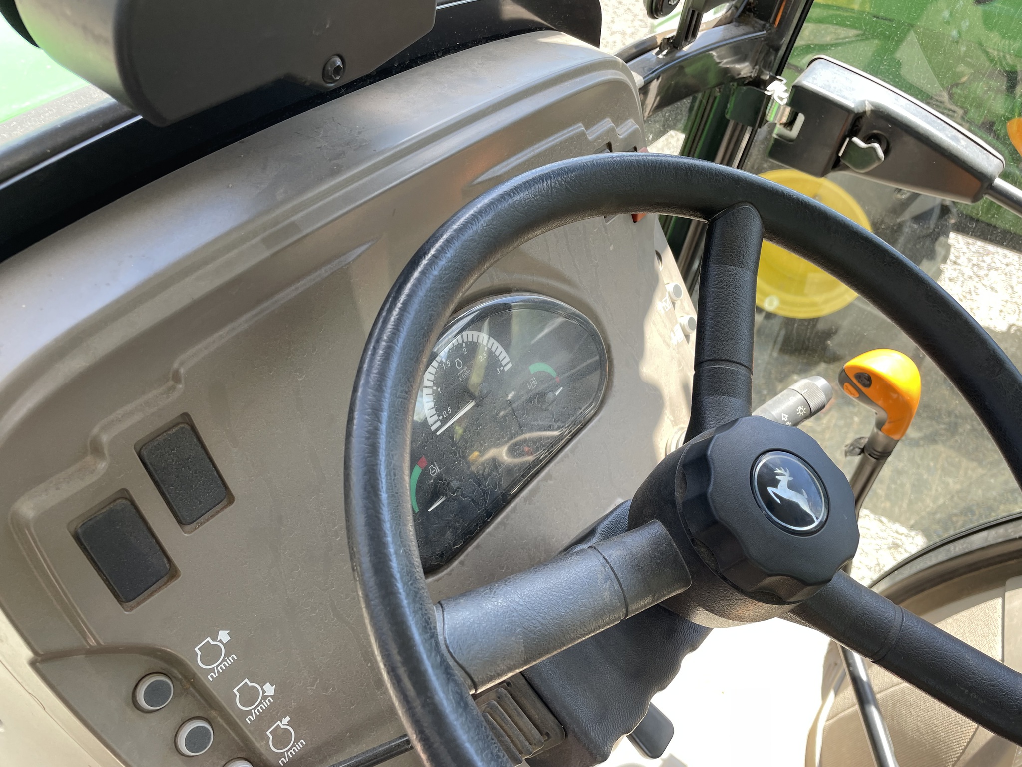 2017 John Deere 5100GN Image 23