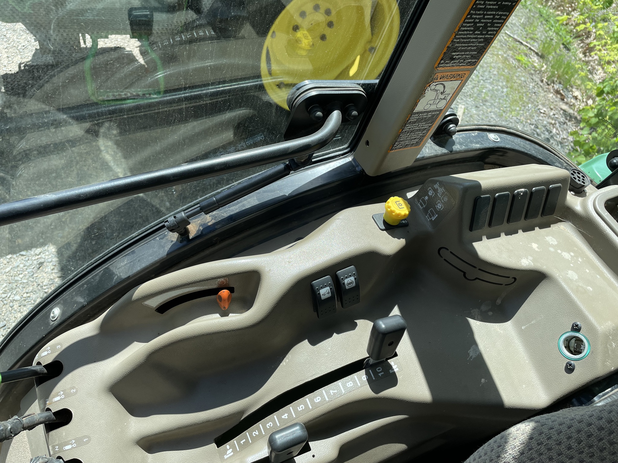 2017 John Deere 5100GN Image 24