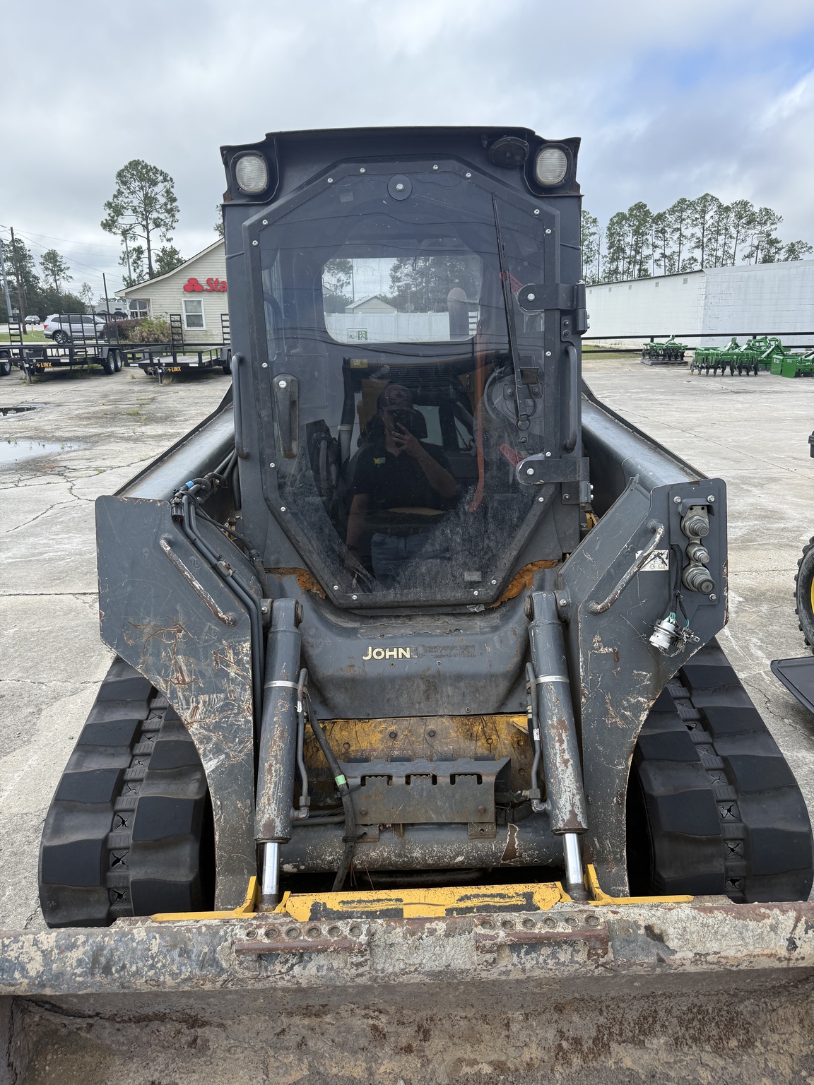 2019 John Deere 325G Image 1