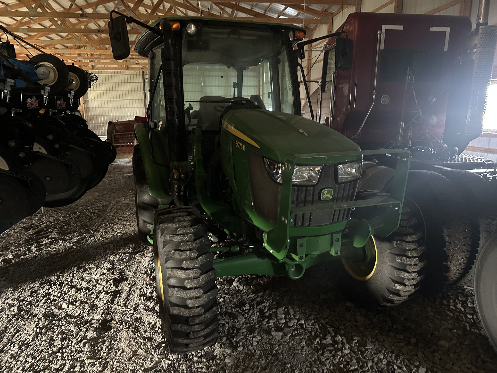 2022 John Deere 5075E Image 1