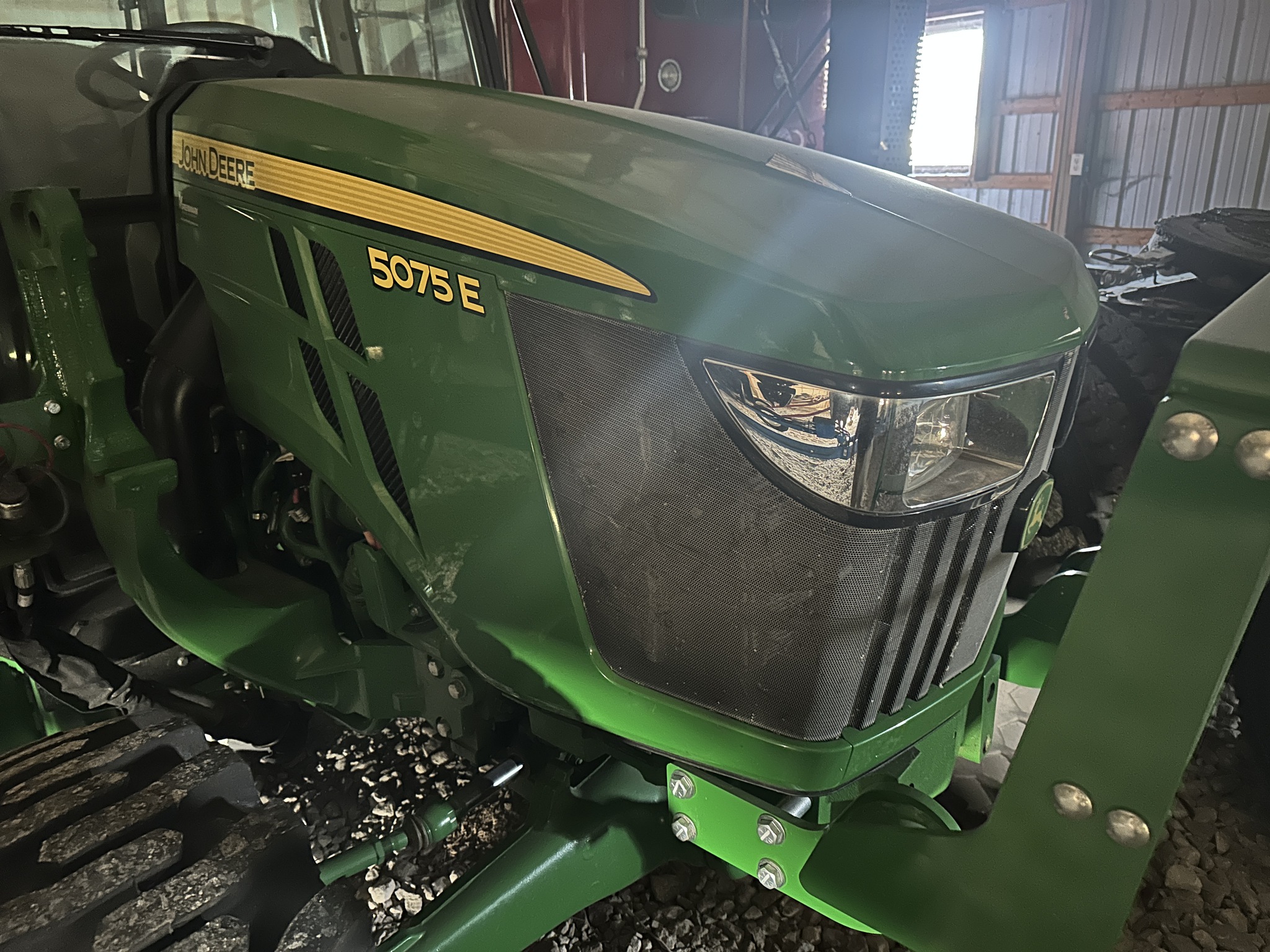 2022 John Deere 5075E Image 4