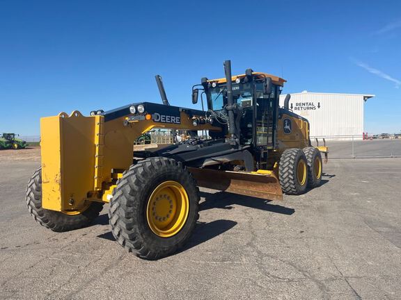 Photo of a 2024 John Deere 772G