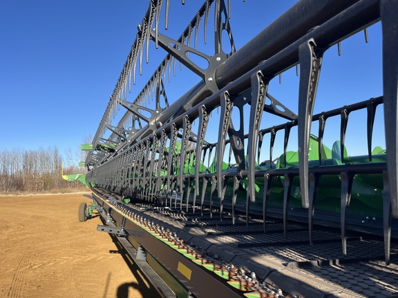 Used 2025 John Deere HDR 50 Combine Platforms at Horizon Ag & Turf in High Prairie, AB - Photo21