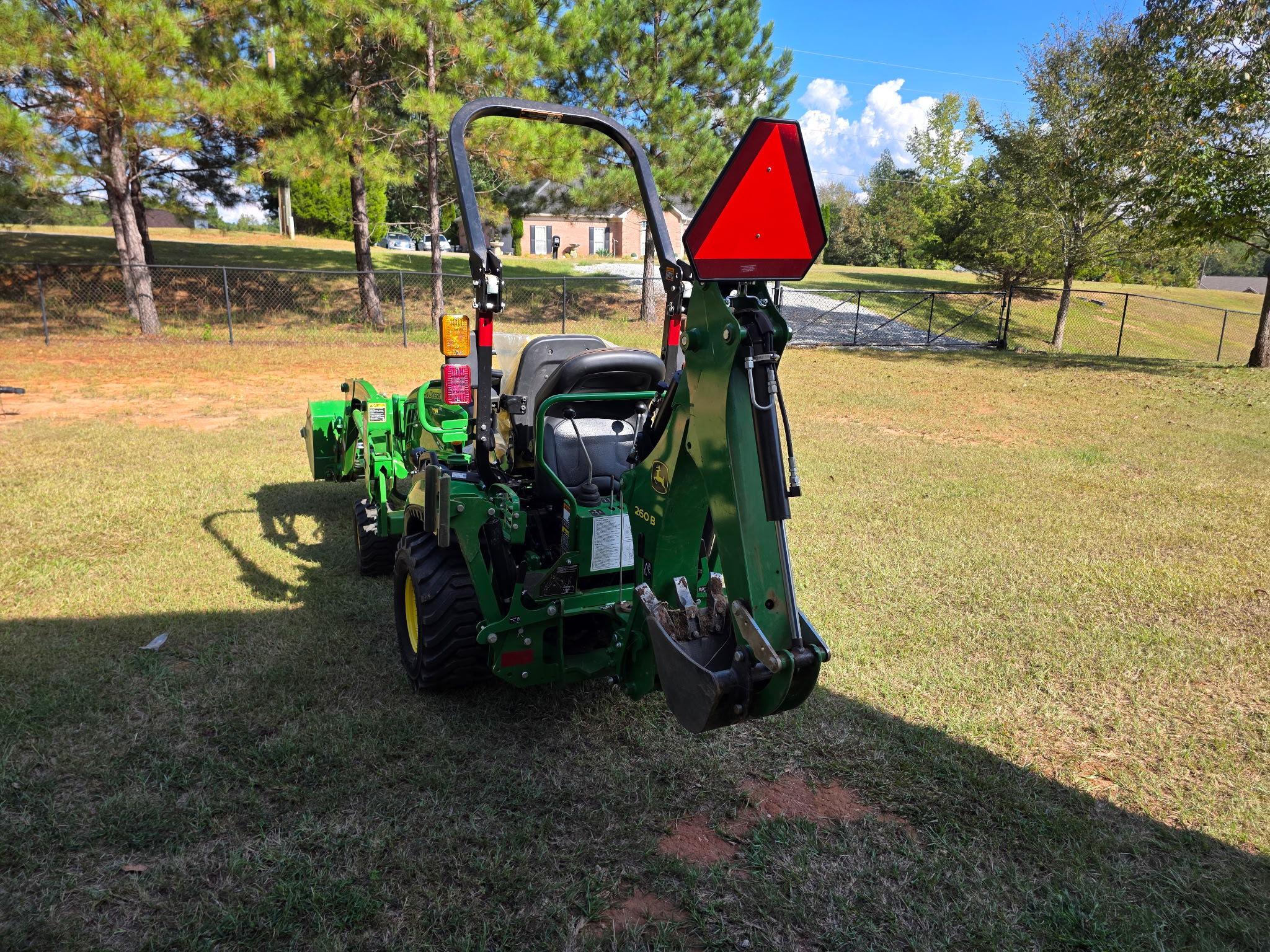 2024 John Deere 1025R Image 4