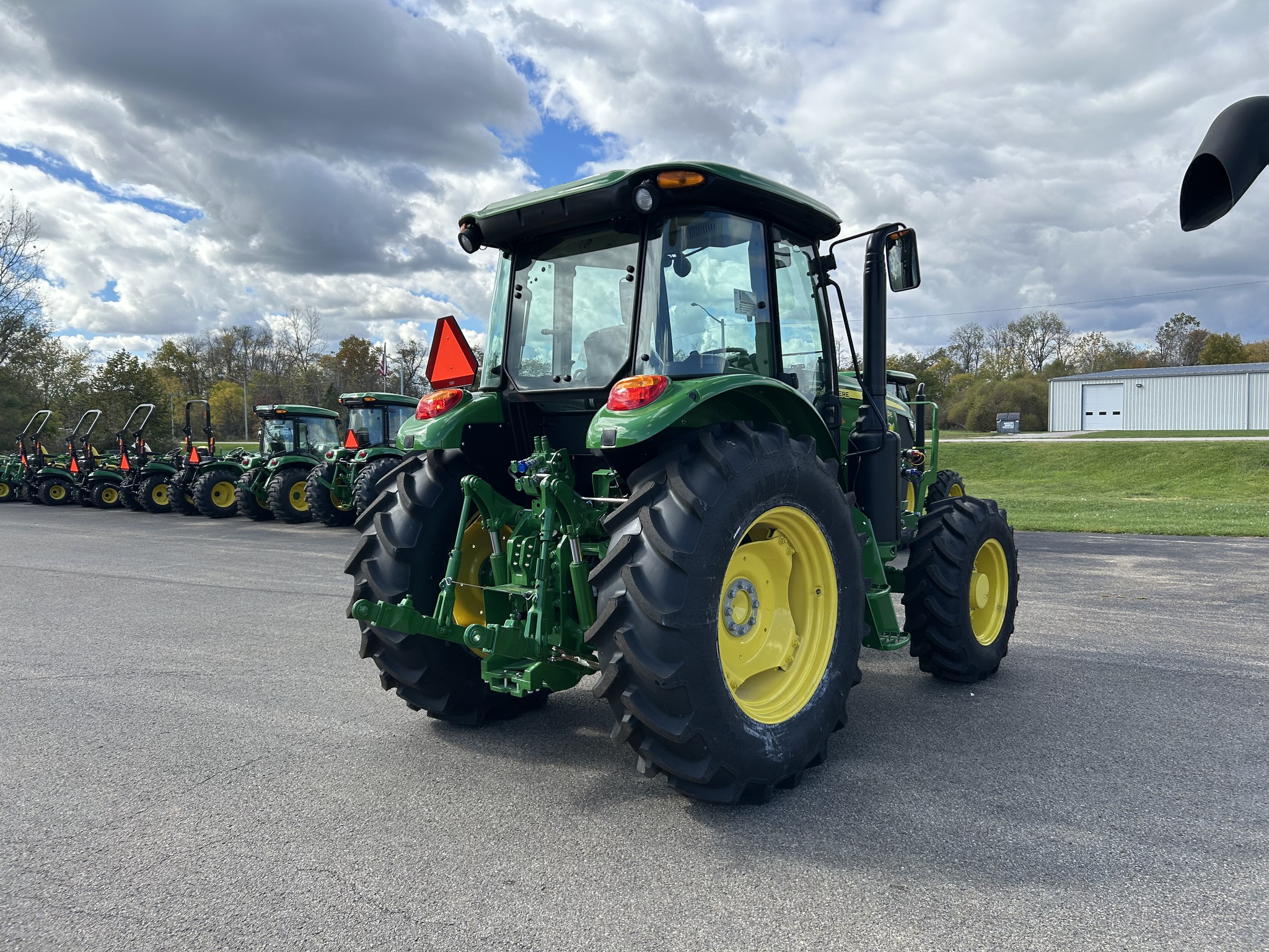 2025 John Deere 6120E Image 6