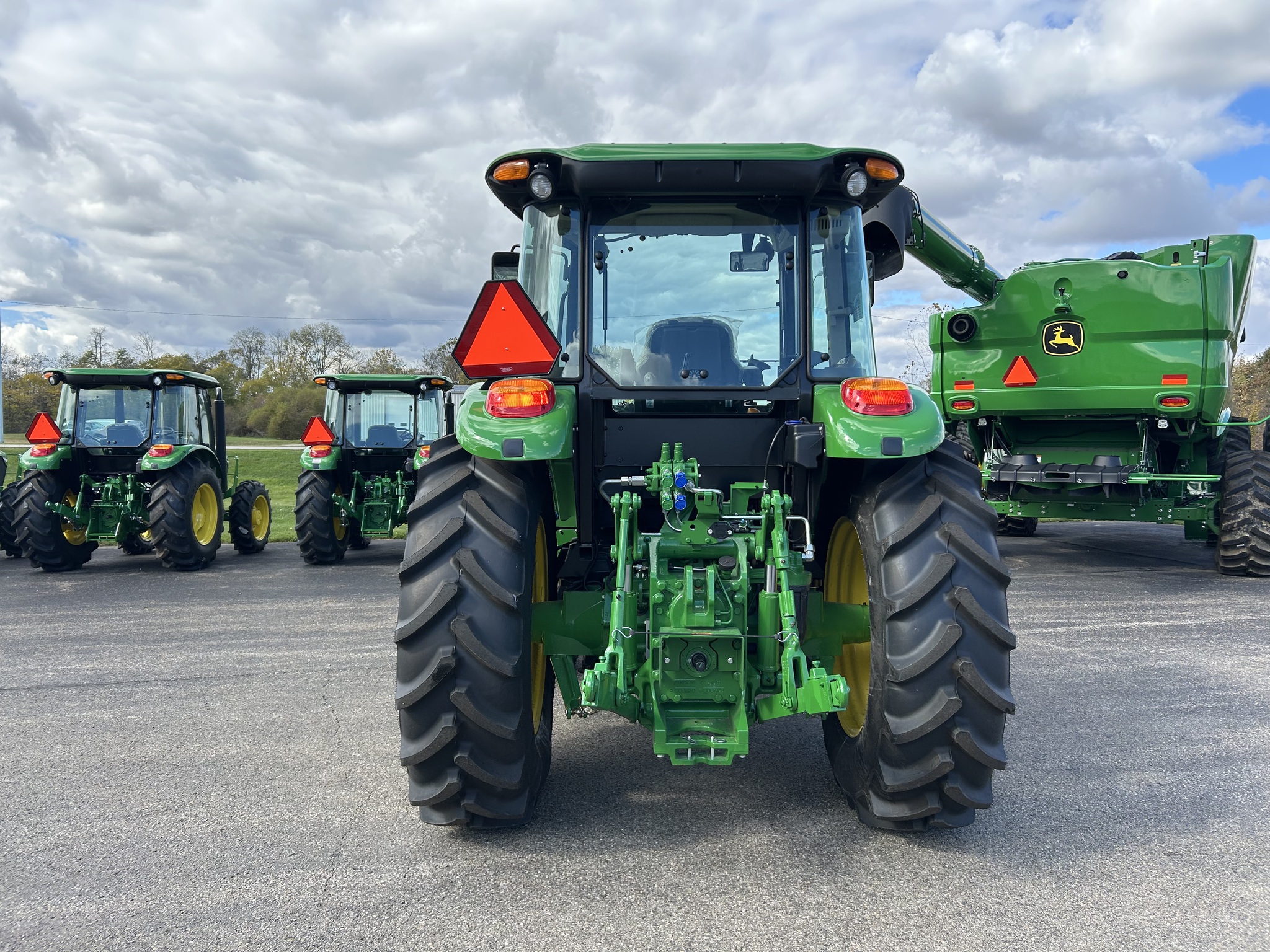 2025 John Deere 6120E Image 7