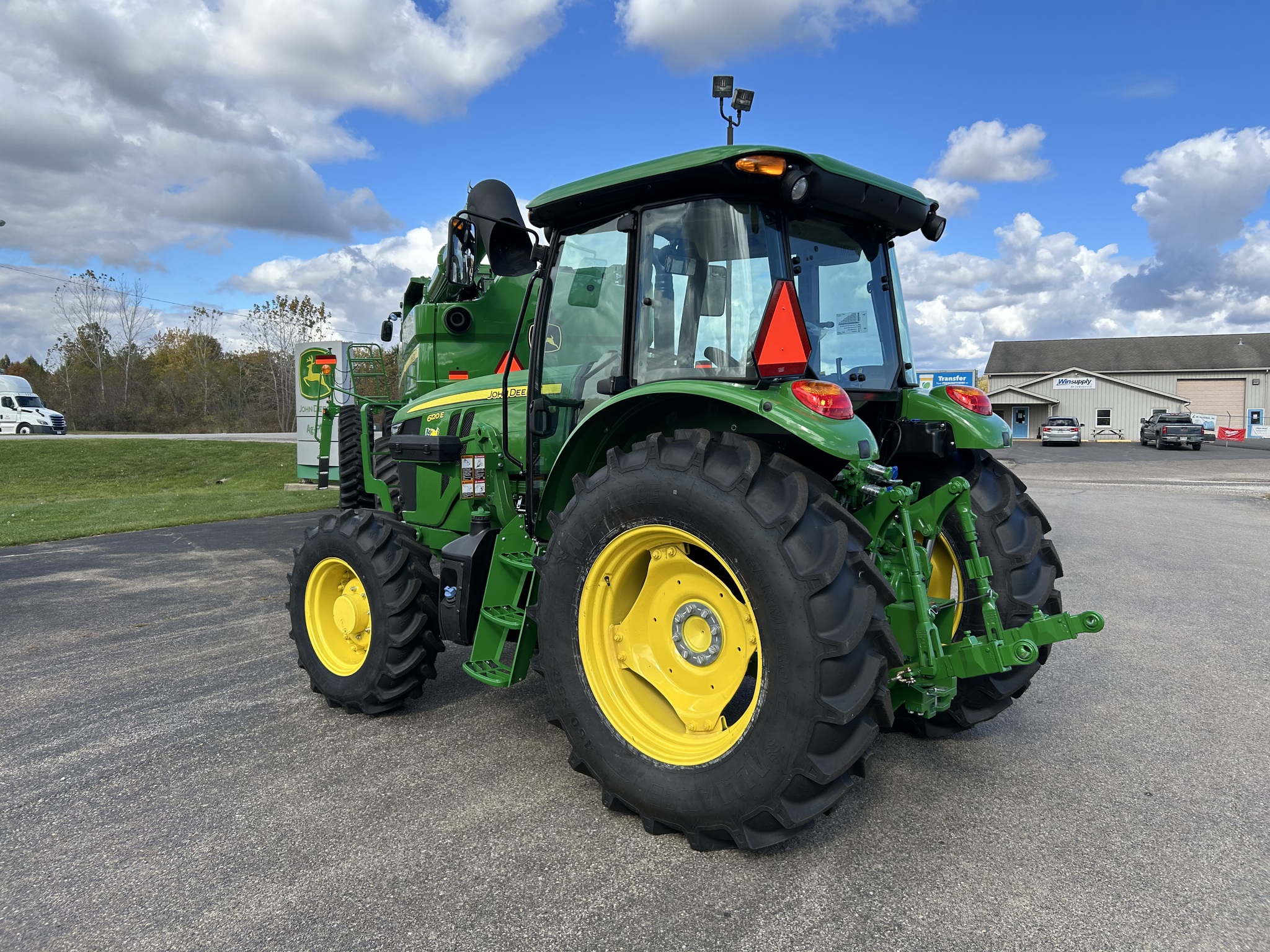 2025 John Deere 6120E Image 8