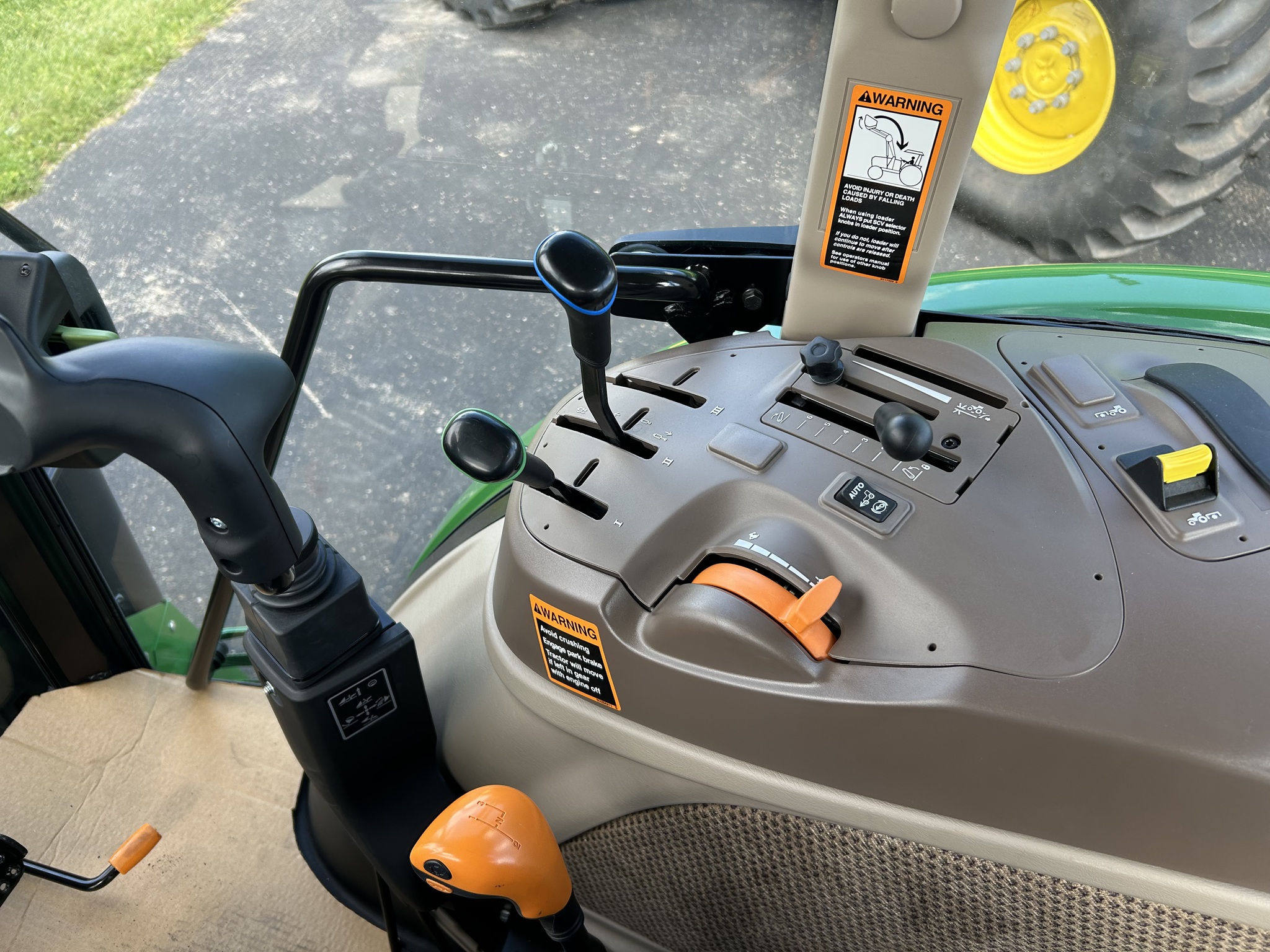 2025 John Deere 6120E Image 9