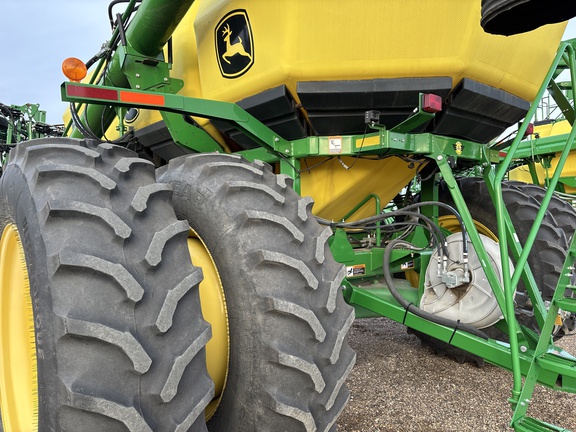 Used 2013 John Deere 1870 Air Drills and Seeders at Horizon Ag & Turf in Lloydminster, AB - Photo4