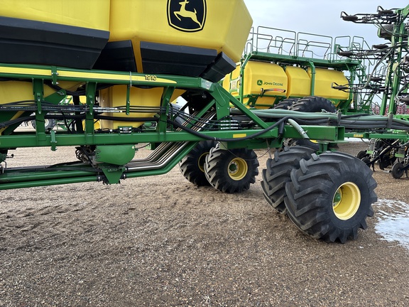 Used 2013 John Deere 1870 Air Drills and Seeders at Horizon Ag & Turf in Lloydminster, AB - Photo11