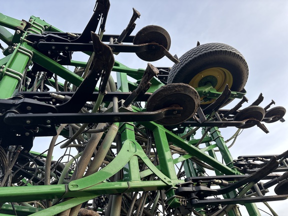 Used 2013 John Deere 1870 Air Drills and Seeders at Horizon Ag & Turf in Lloydminster, AB - Photo12