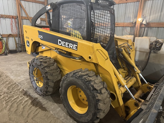  John Deere 325