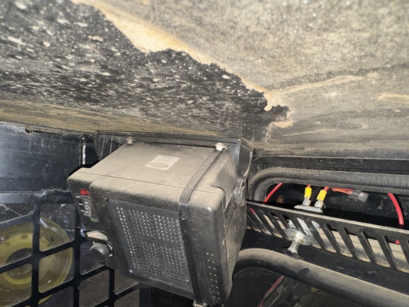 2005 John Deere 325 - Photo7