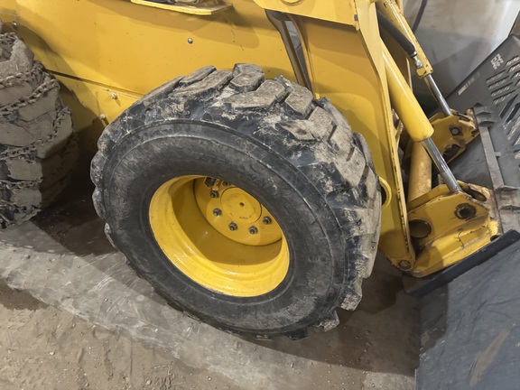 2005 John Deere 325 - Photo5