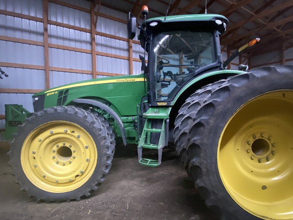  John Deere 8335R