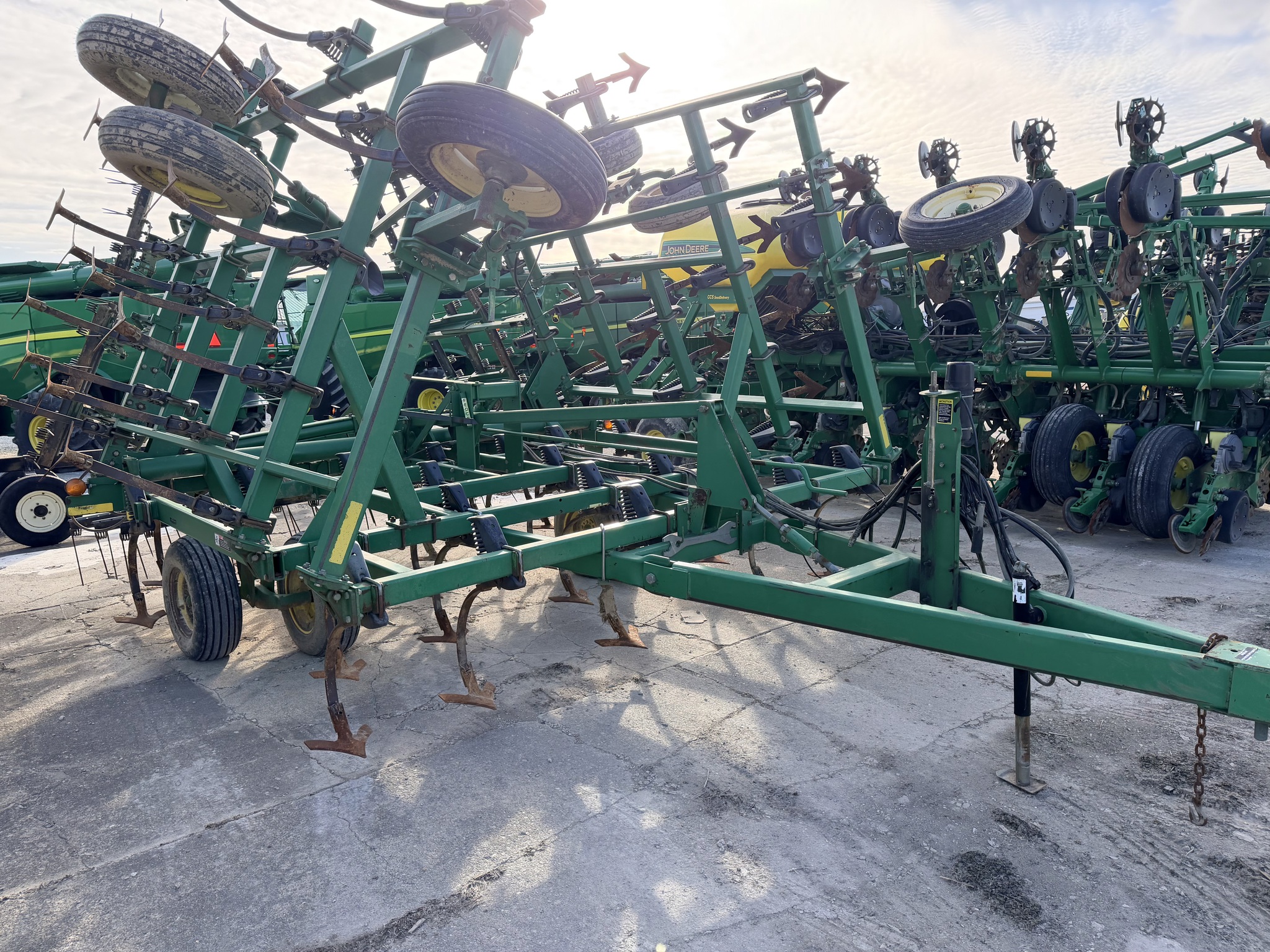 2003 John Deere 980 Image 2