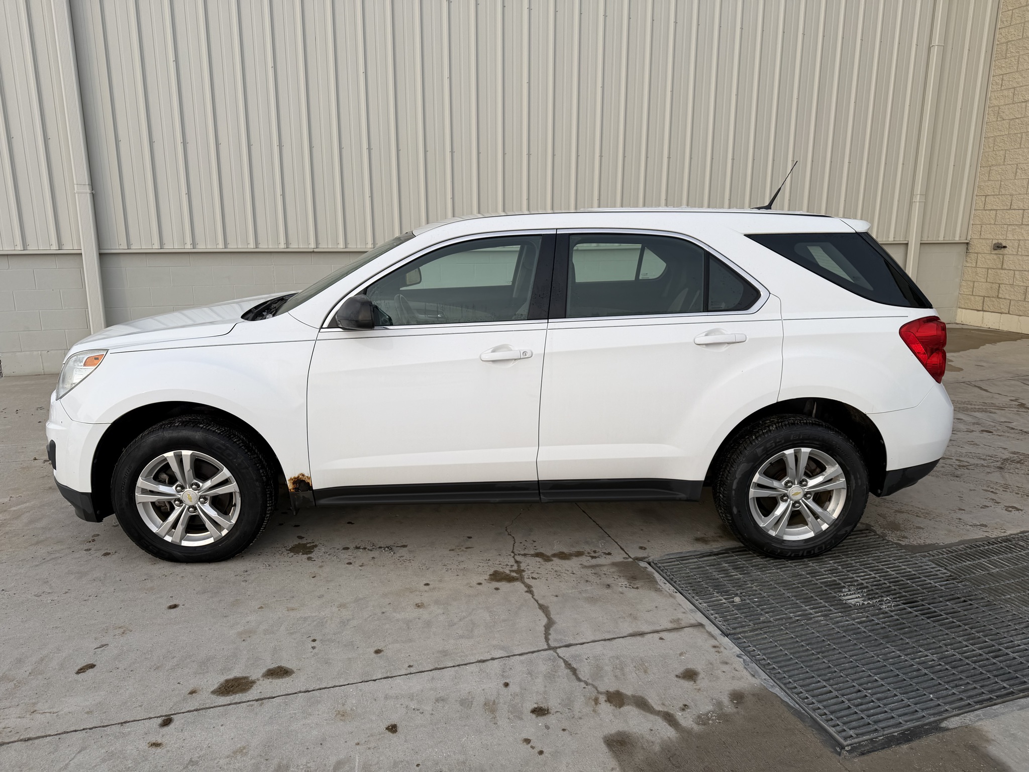 2011 Chevrolet EQUINOX Image 2