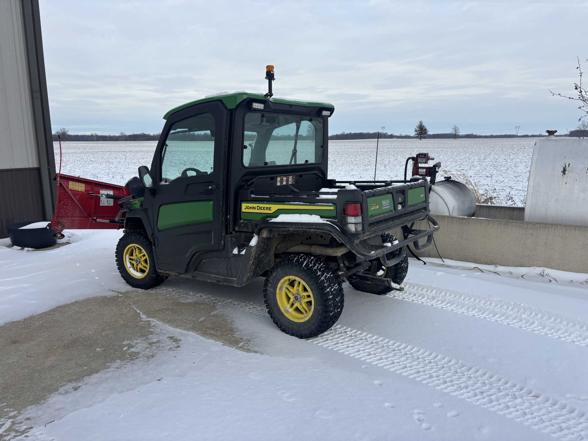 2024 John Deere XUV 835R Image 2