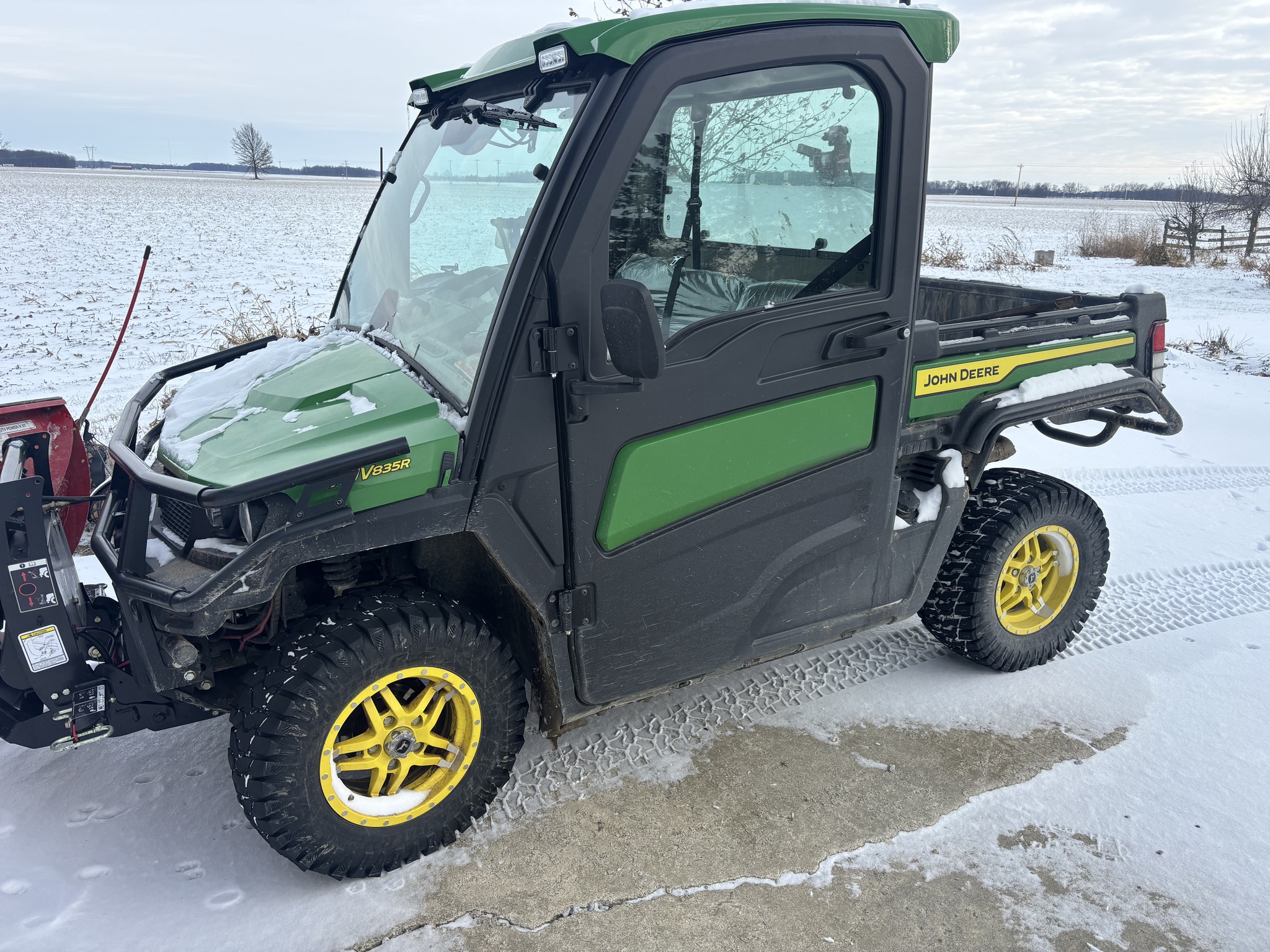 2024 John Deere XUV 835R Image 1