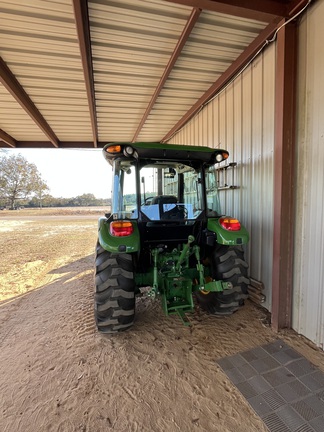 2021 John Deere 5075E Photo 1
