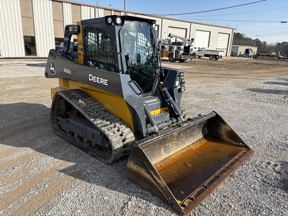 Photo of a 2025 John Deere 325G