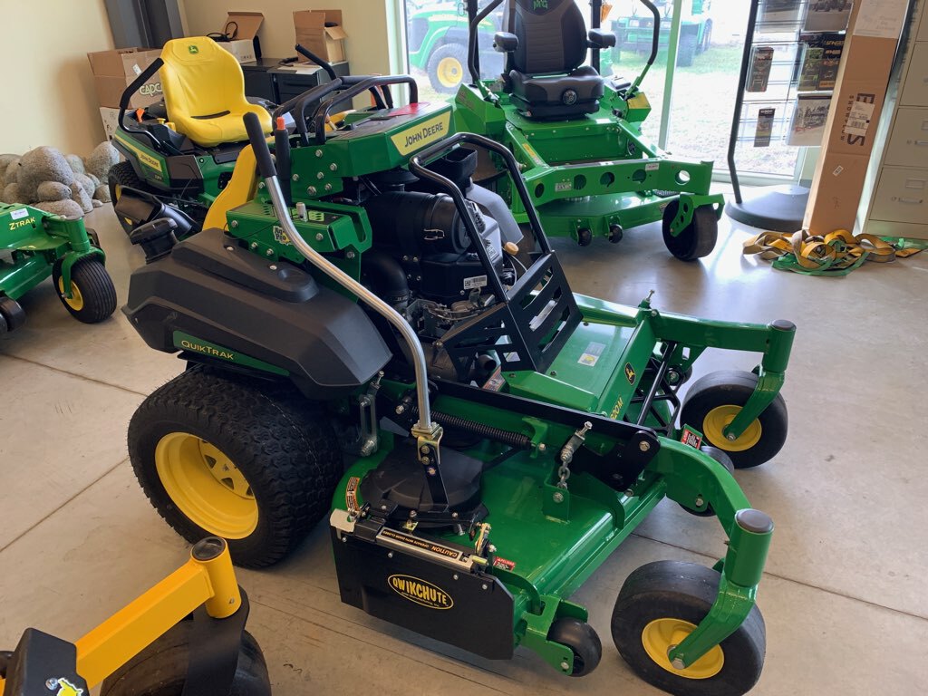 John Deere Q820M Image 1