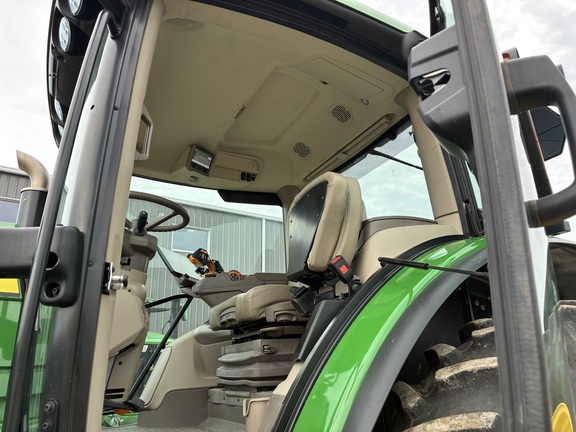 2025 John Deere 6R 165 - Photo29