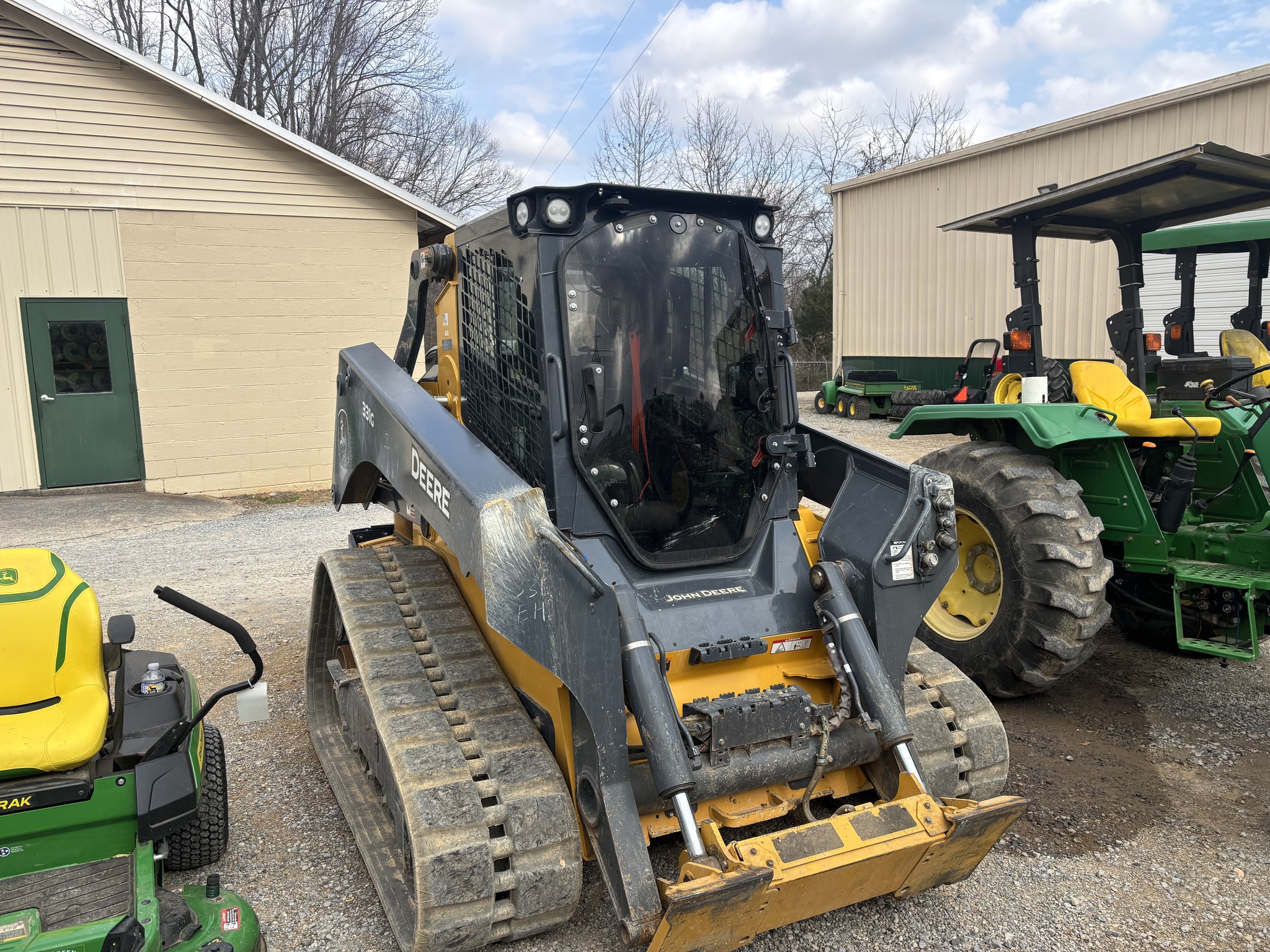 2023 John Deere 331G