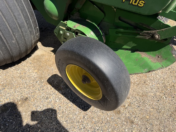 2007 John Deere 568 - Photo11