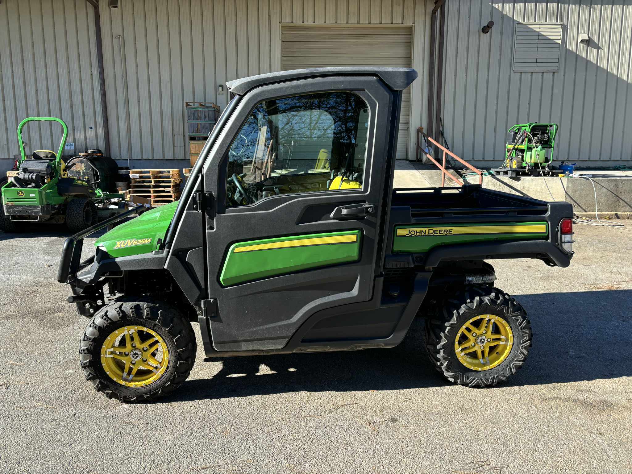2018 John Deere XUV 835M Image 2