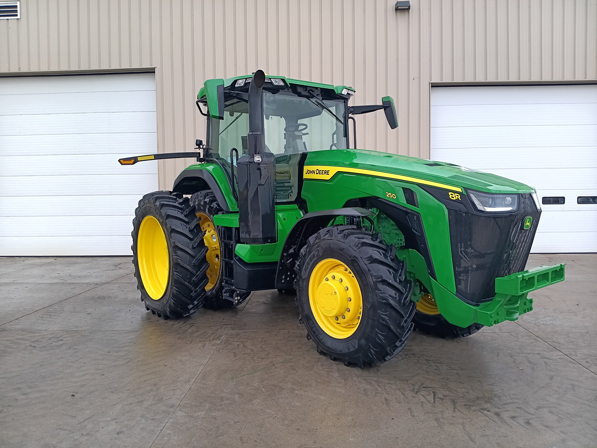 2024 John Deere 8R 250 Image 1