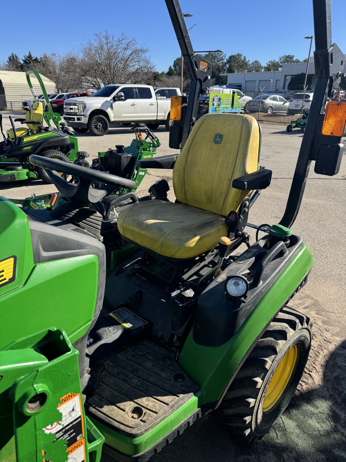 2021 John Deere 1025R Image 3