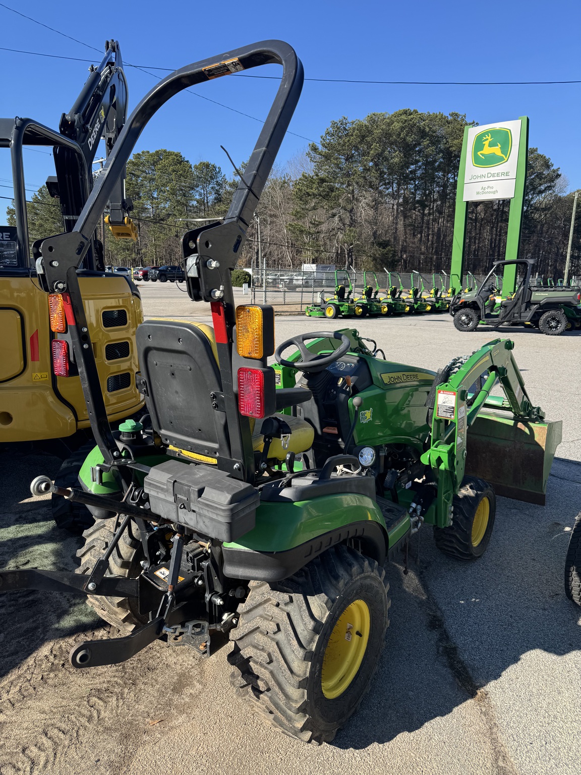 2021 John Deere 1025R Image 4