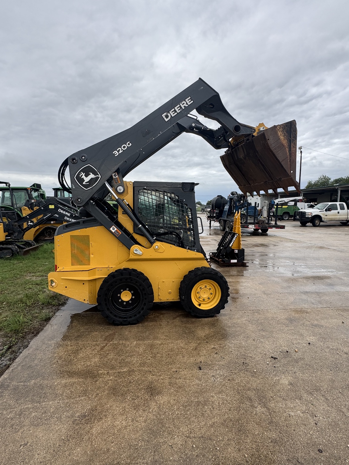2022 John Deere 320G Image 1
