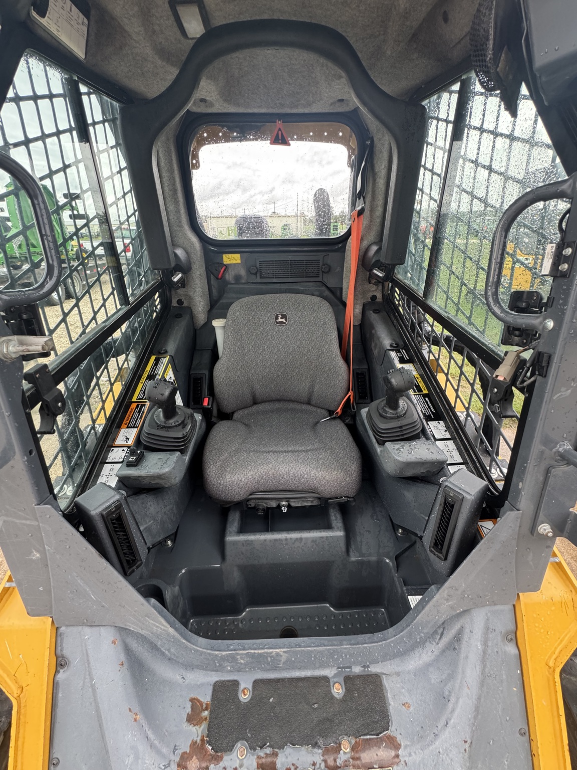2022 John Deere 320G Image 5