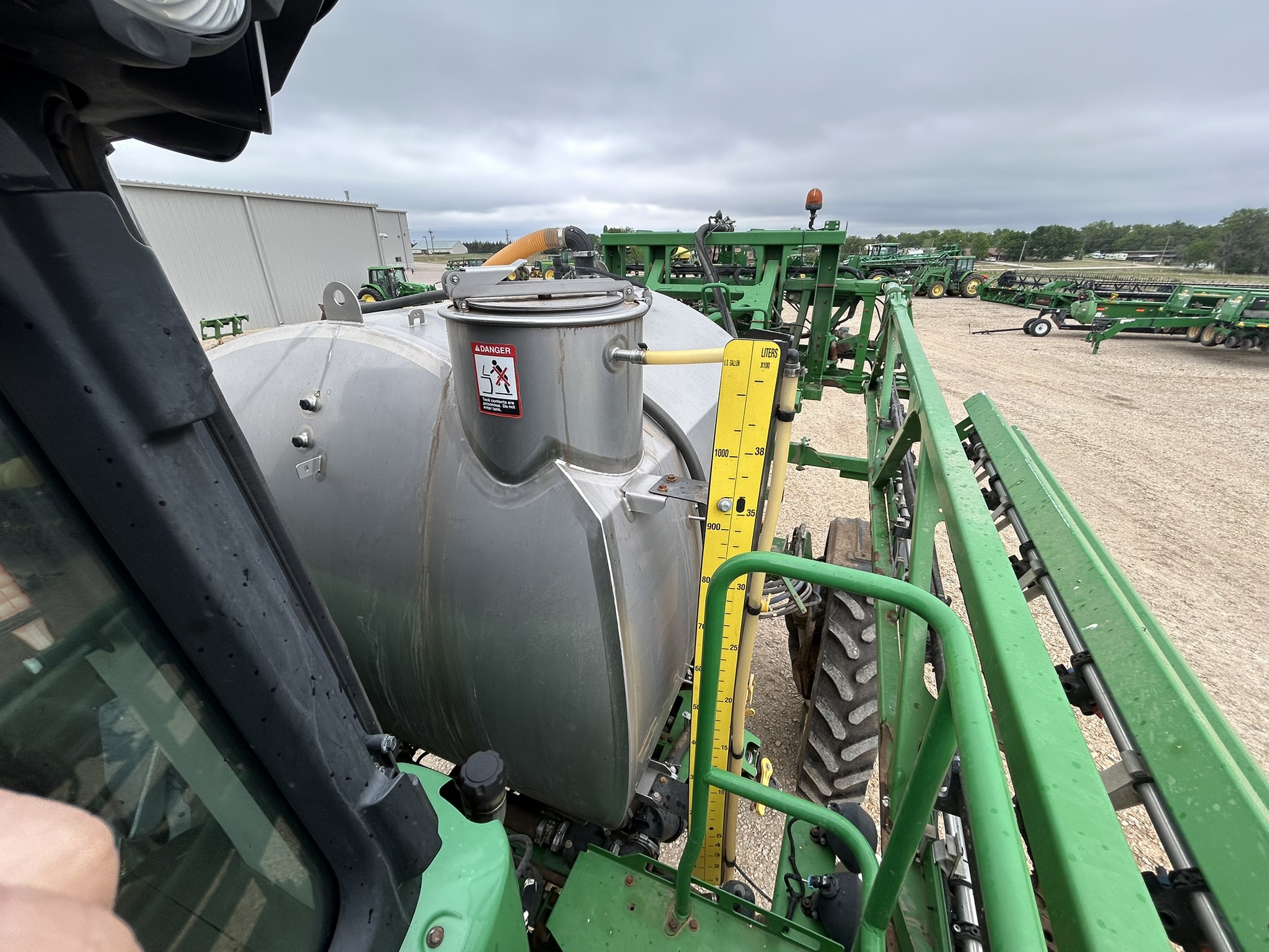 2016 John Deere R4038 Image 10